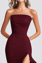 Burgundy Meerjungfrauen Trägerloses Ballkleid mit Rüschen und Schlitz